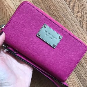 Michael Kors Wristlet / Wallet 👛💕